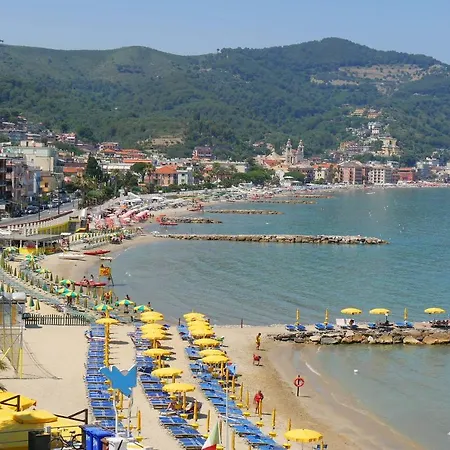 Casa - 200m From The Sea - Happy Apartamento Alassio
